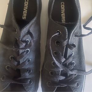 Converse women’s black tennis shoes